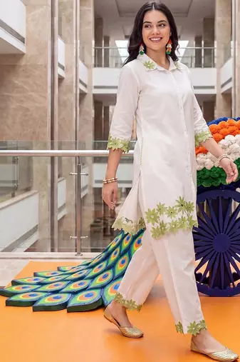 women floral embroidered regular thread work cotton kurta with trousers