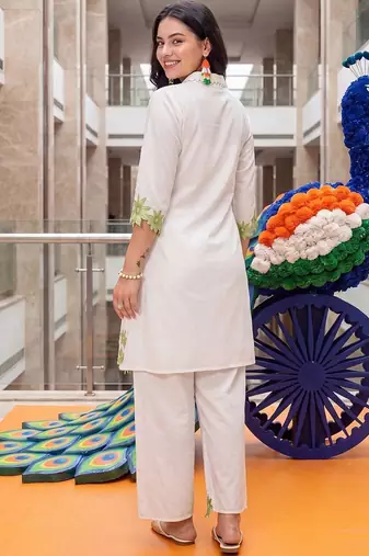 women floral embroidered regular thread work cotton kurta with trousers