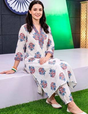 women floral printed regular cotton kurta with trousers 1