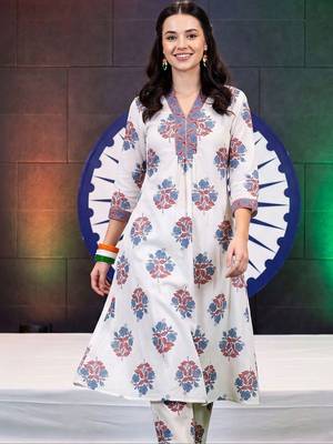 women floral printed regular cotton kurta with trousers 2