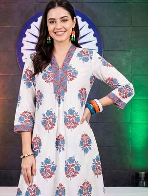 women floral printed regular cotton kurta with trousers 3