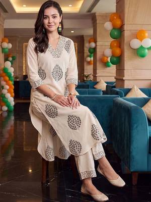 women ethnic motifs printed regular cotton kurta with trousers 1