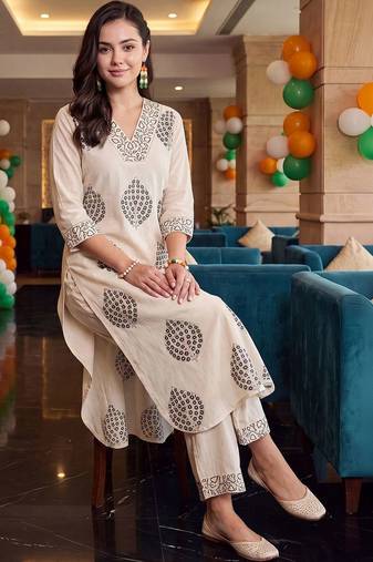 women ethnic motifs printed regular cotton kurta with trousers