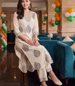 women ethnic motifs printed regular cotton kurta with trousers