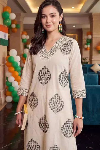 women ethnic motifs printed regular cotton kurta with trousers