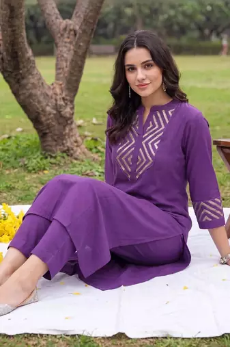 women printed regular kurta with trousers