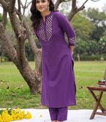 women printed regular kurta with trousers