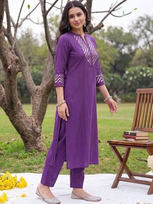 women printed regular kurta with trousers 4