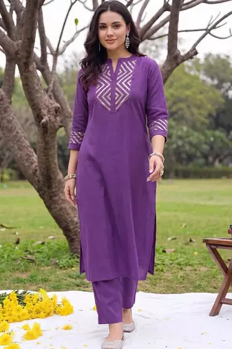 women printed regular kurta with trousers