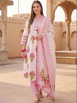 women floral printed regular cotton kurta with trousers & with dupatta 3