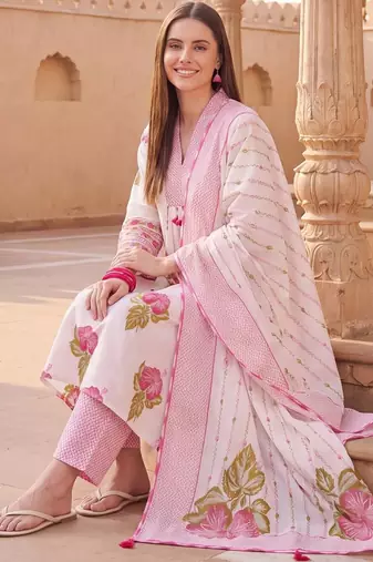 women floral printed regular cotton kurta with trousers & with dupatta