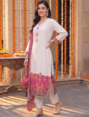 women ethnic motifs embroidered regular kurta with trousers & with dupatta 4