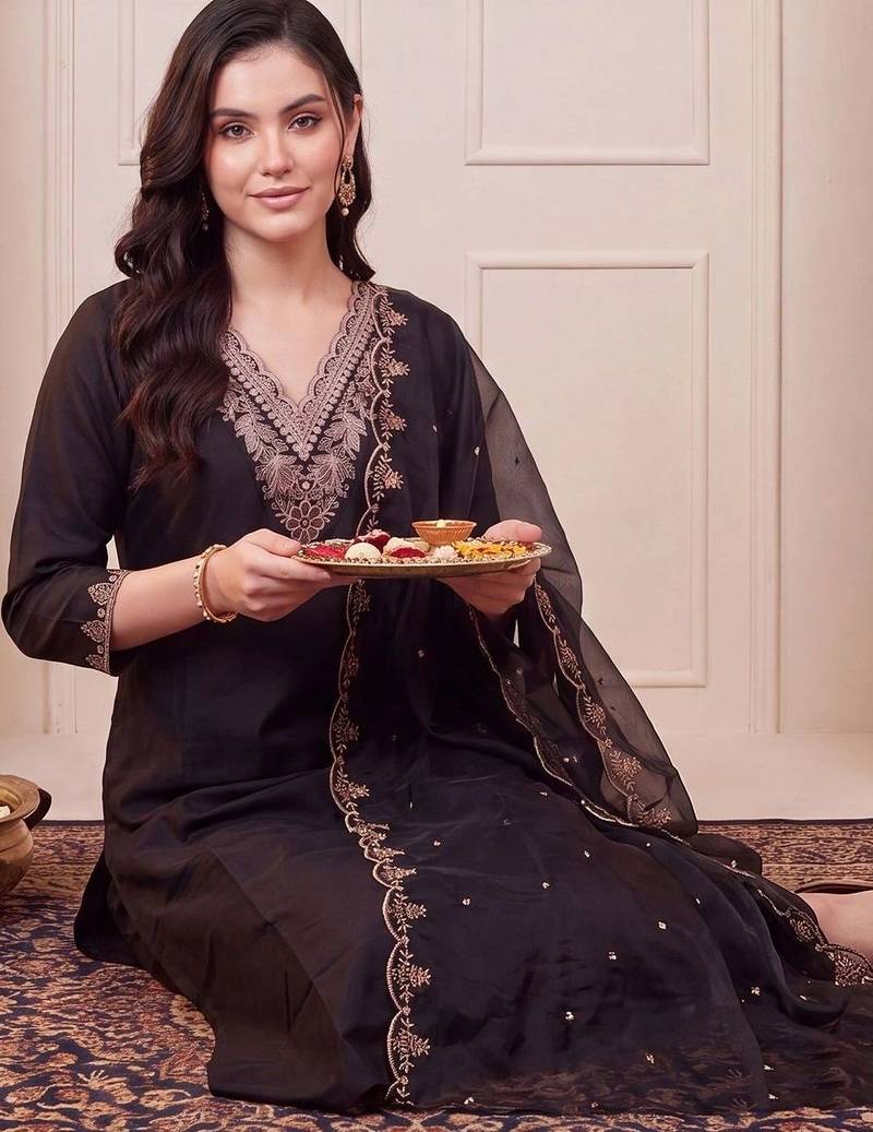 women ethnic motifs embroidered regular kurta with trousers & with dupatta