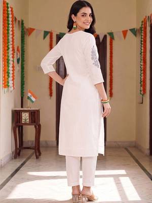 women ethnic motifs printed regular cotton kurta with trousers & with dupatta 5