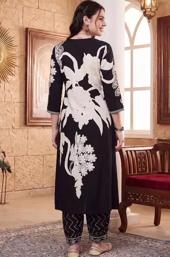 women floral printed regular kurta with trousers