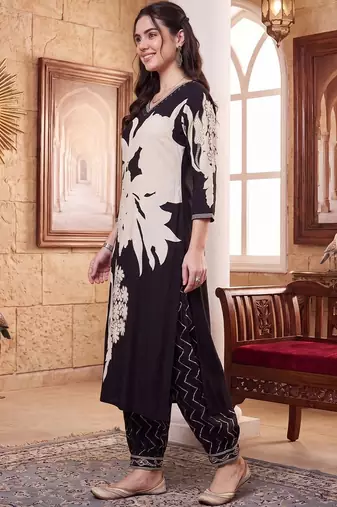 women floral printed regular kurta with trousers