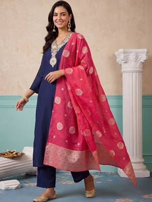 women ethnic motifs embroidered regular thread work kurta with trousers & with dupatta 1