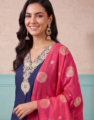 women ethnic motifs embroidered regular thread work kurta with trousers & with dupatta 5
