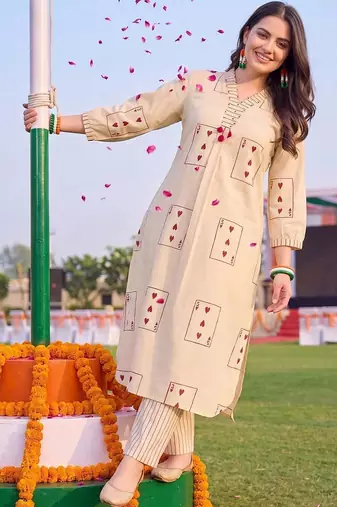 women printed regular kurta with trousers