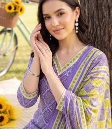 women ethnic motifs printed regular cotton kurta with trousers & with dupatta