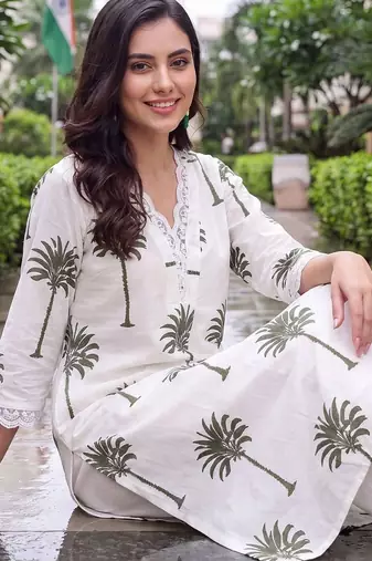 women ethnic motifs printed regular cotton kurta with trousers