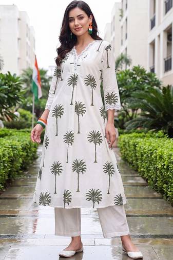 women ethnic motifs printed regular cotton kurta with trousers