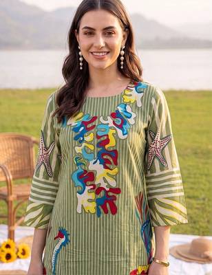 women printed regular cotton kurta with trousers 2
