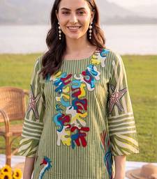 women printed regular cotton kurta with trousers