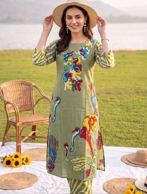 women printed regular cotton kurta with trousers 3