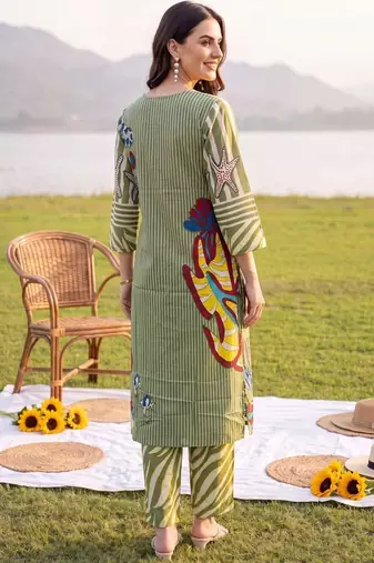 women printed regular cotton kurta with trousers