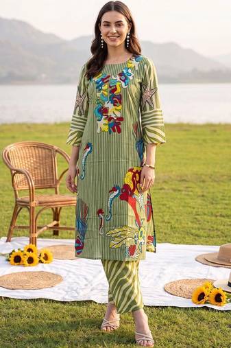 women printed regular cotton kurta with trousers