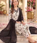 women floral printed regular cotton kurta with trousers & with dupatta