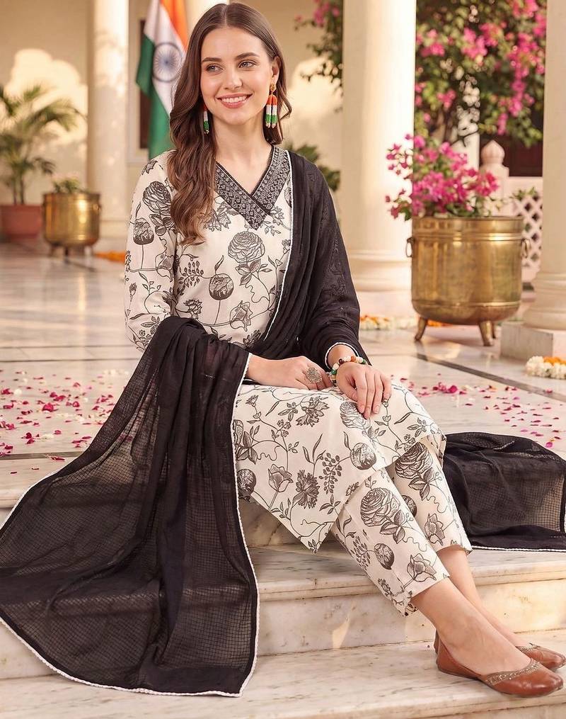 women floral printed regular cotton kurta with trousers & with dupatta
