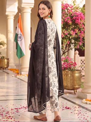 women floral printed regular cotton kurta with trousers & with dupatta 5