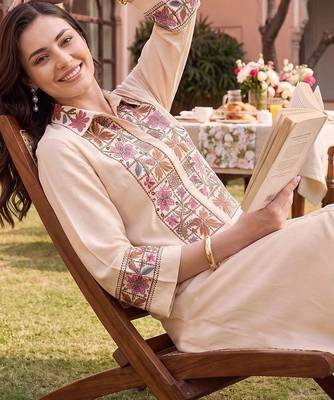women ethnic motifs embroidered regular thread work kurta with pyjamas 3