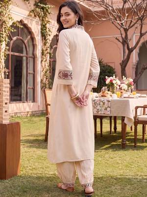 women ethnic motifs embroidered regular thread work kurta with pyjamas 4