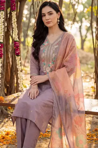 women floral embroidered regular thread work kurta with trousers & with dupatta