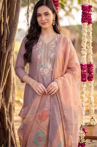 women floral embroidered regular thread work kurta with trousers & with dupatta