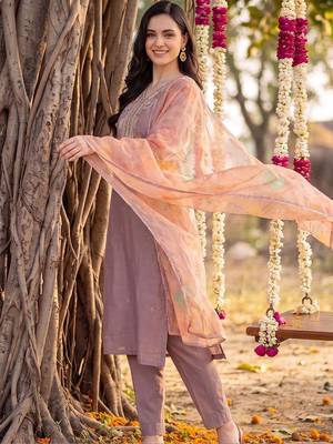 women floral embroidered regular thread work kurta with trousers & with dupatta 5