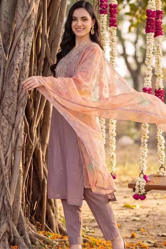 women floral embroidered regular thread work kurta with trousers & with dupatta