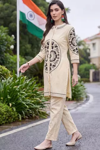 women ethnic motifs embroidered regular thread work cotton kurta with trousers