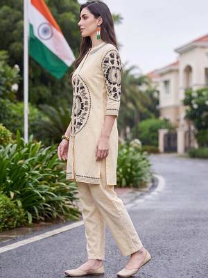 women ethnic motifs embroidered regular thread work cotton kurta with trousers 4