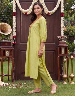 women ethnic motifs embroidered empire thread work liva kurta with trousers 2