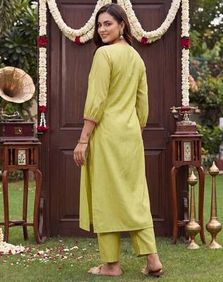 women ethnic motifs embroidered empire thread work liva kurta with trousers 5