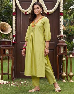 women ethnic motifs embroidered empire thread work liva kurta with trousers 6