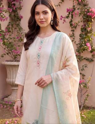 women floral printed regular thread work kurta with trousers & with dupatta 2