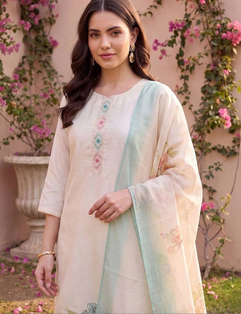 women floral printed regular thread work kurta with trousers & with dupatta