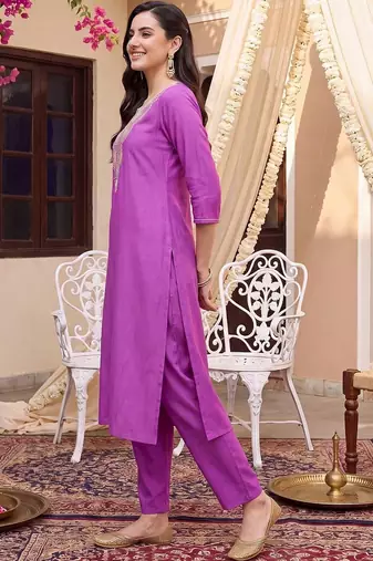 women ethnic motifs embroidered regular thread work kurta with trousers
