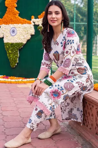 women floral printed regular cotton kurta with trousers