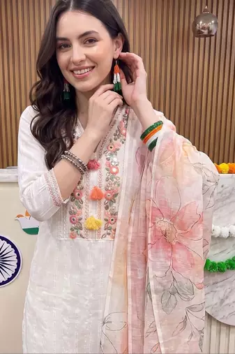 women floral embroidered regular thread work cotton kurta with trousers & with dupatta